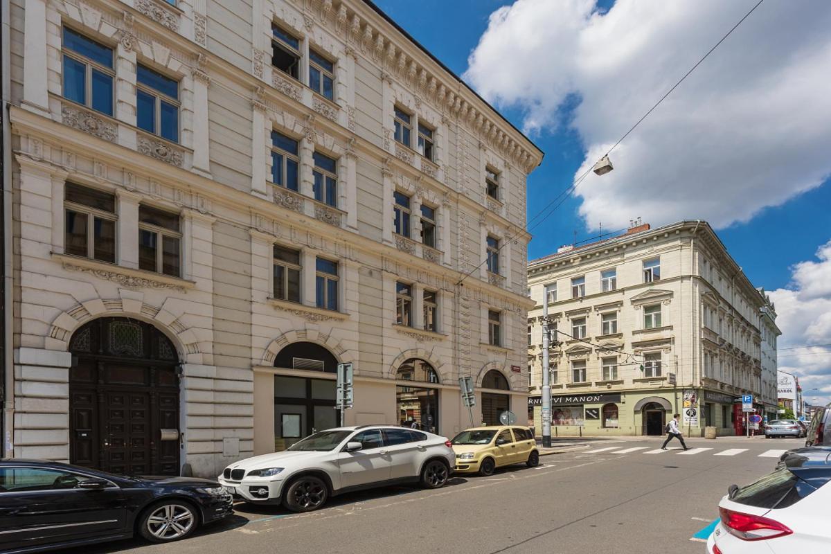 Modern Apartments Close To River Praga Esterno foto