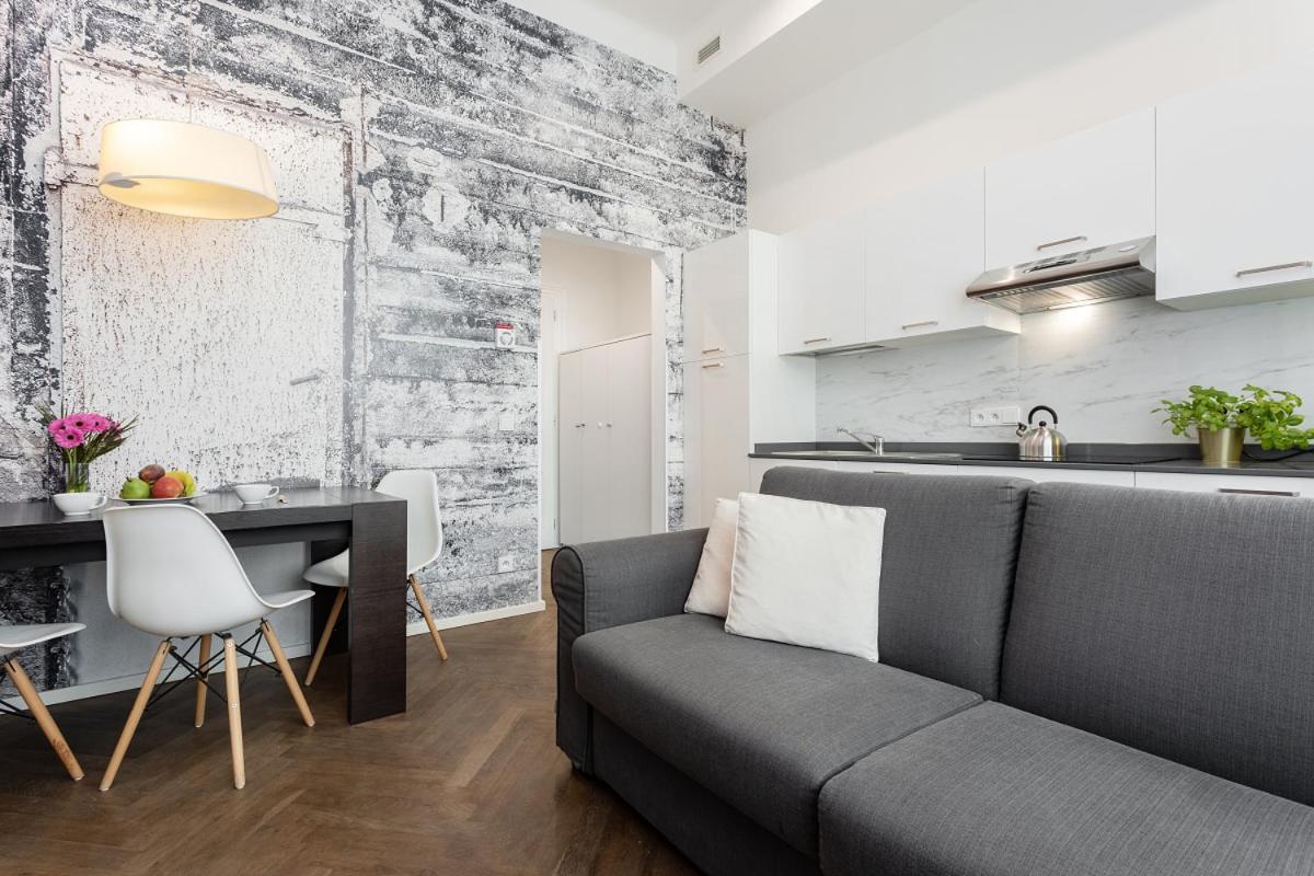 Modern Apartments Close To River Praga Esterno foto