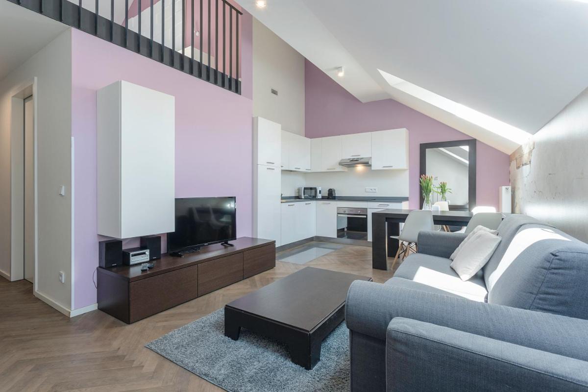 Modern Apartments Close To River Praga Esterno foto