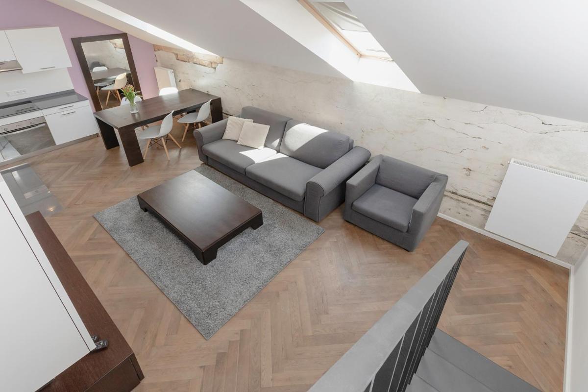 Modern Apartments Close To River Praga Esterno foto